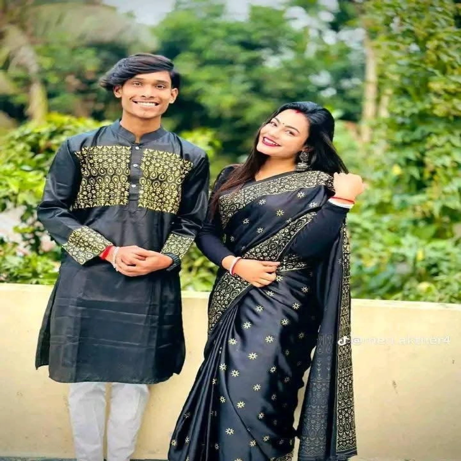 কাপল সেট – জাপানি সিল্ক শাড়ি ও ধুপিয়ান সিল্ক পাঞ্জাবি