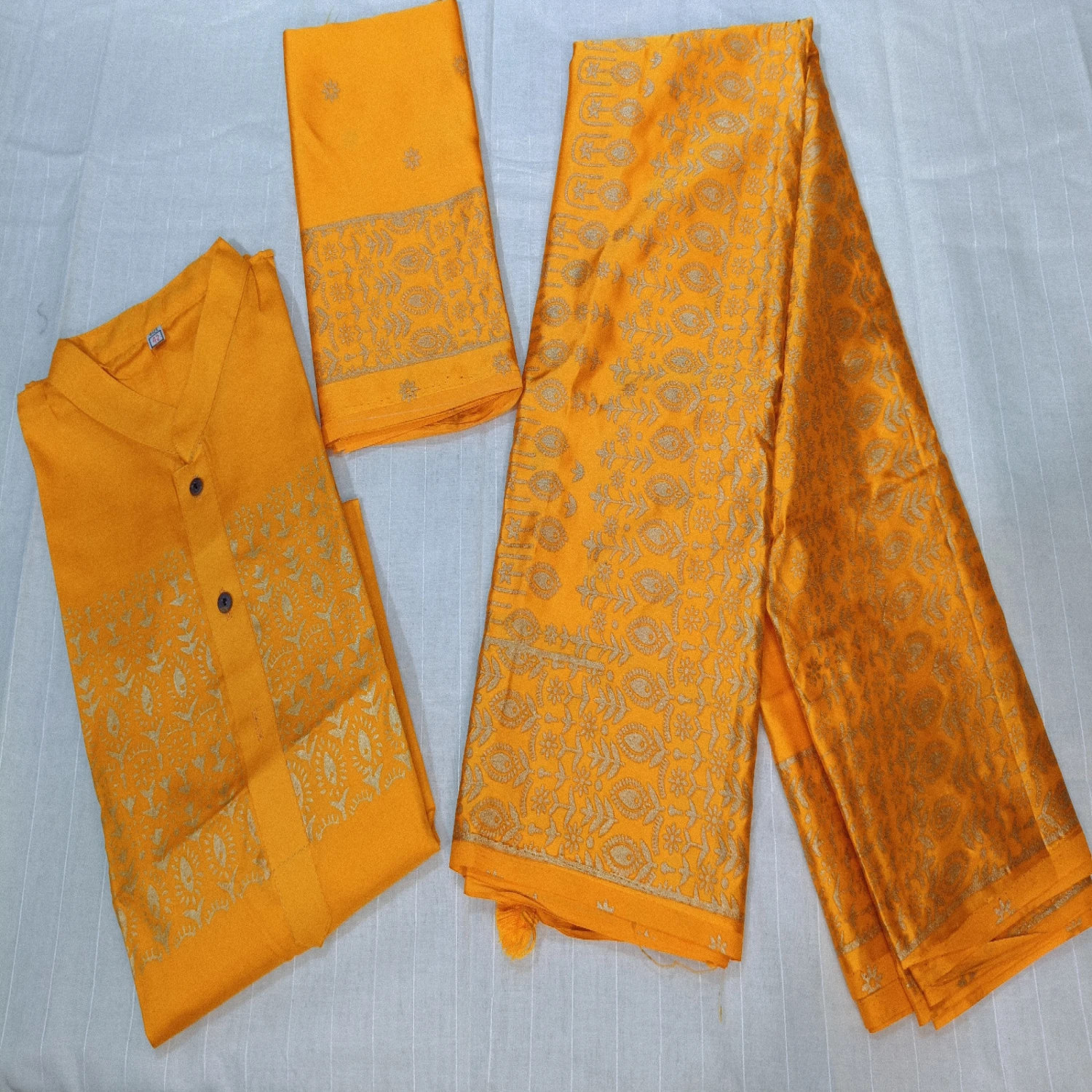 কাপল সেট – জাপানি সিল্ক শাড়ি ও ধুপিয়ান সিল্ক পাঞ্জাবি