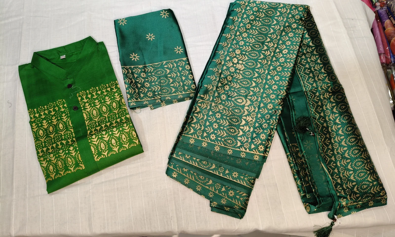 কাপল সেট – জাপানি সিল্ক শাড়ি ও ধুপিয়ান সিল্ক পাঞ্জাবি