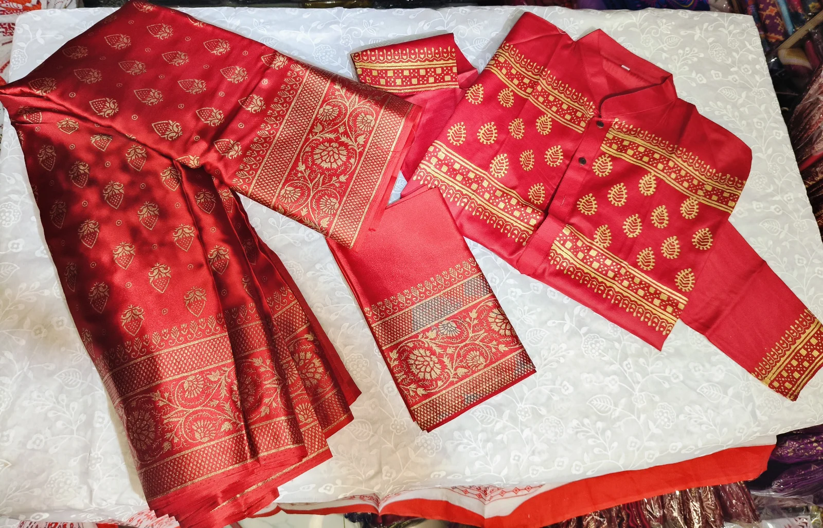 কাপল সেট – জাপানি সিল্ক শাড়ি ও ধুপিয়ান সিল্ক পাঞ্জাবি