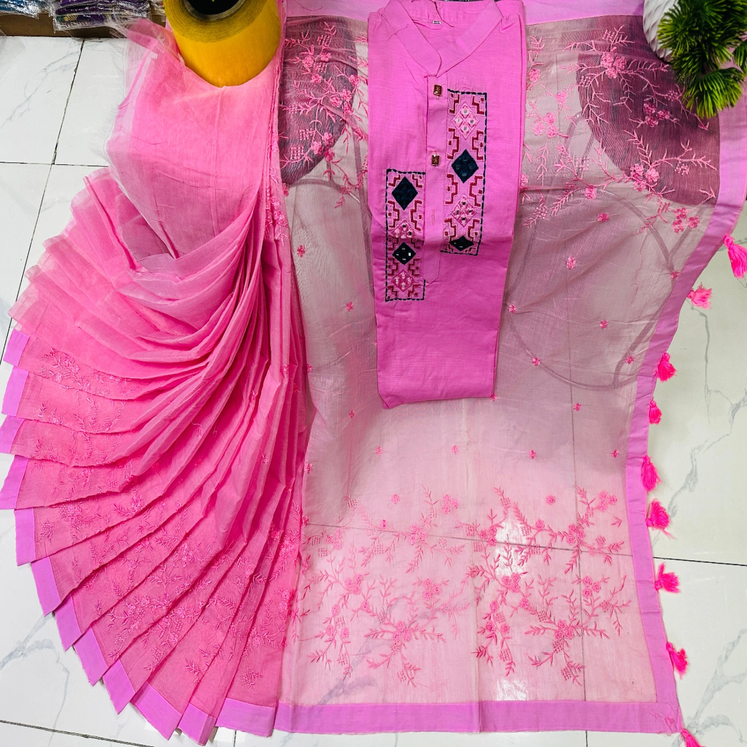 এমব্রয়ডারি কাপল সেট