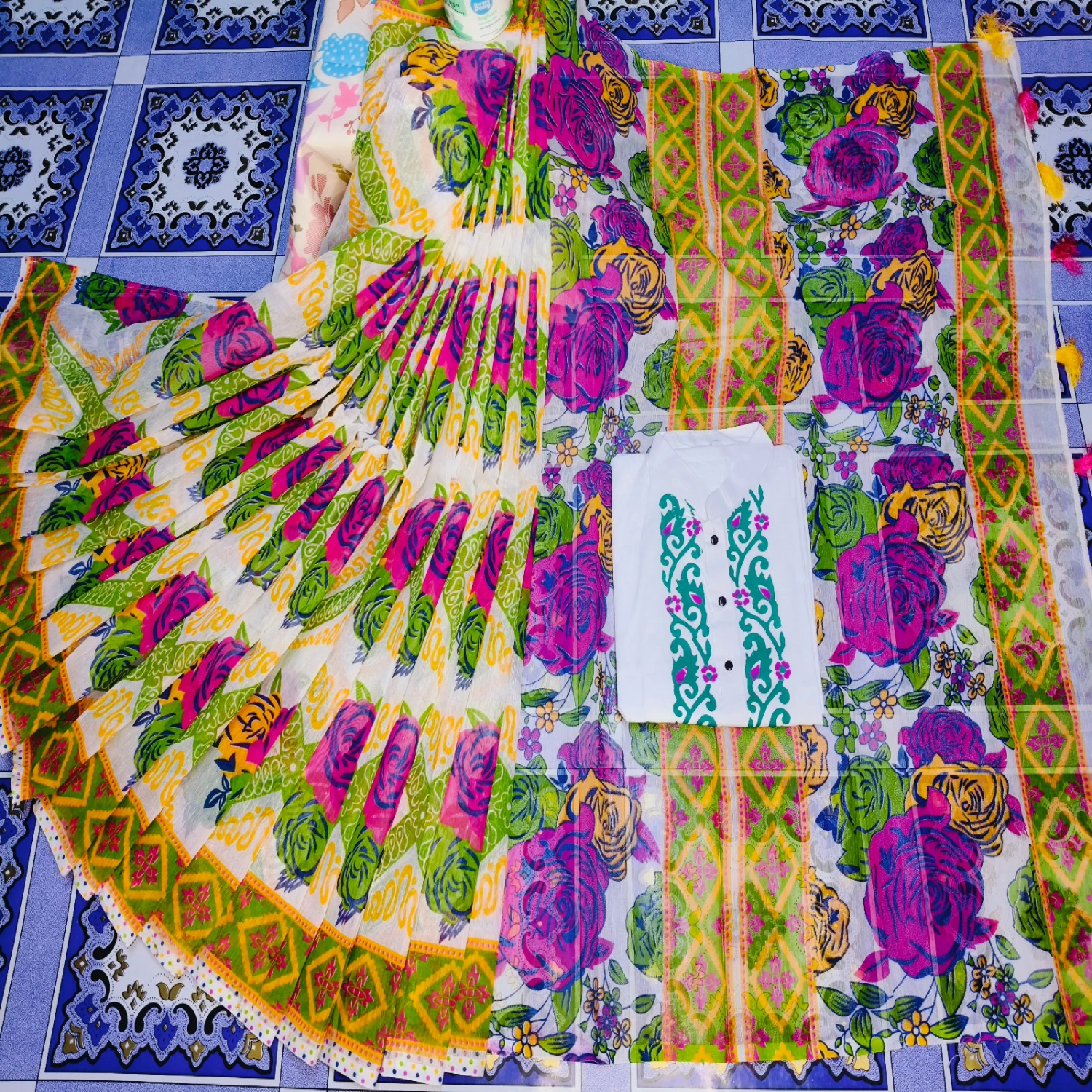 কাপল ড্রেস কালেকশনে