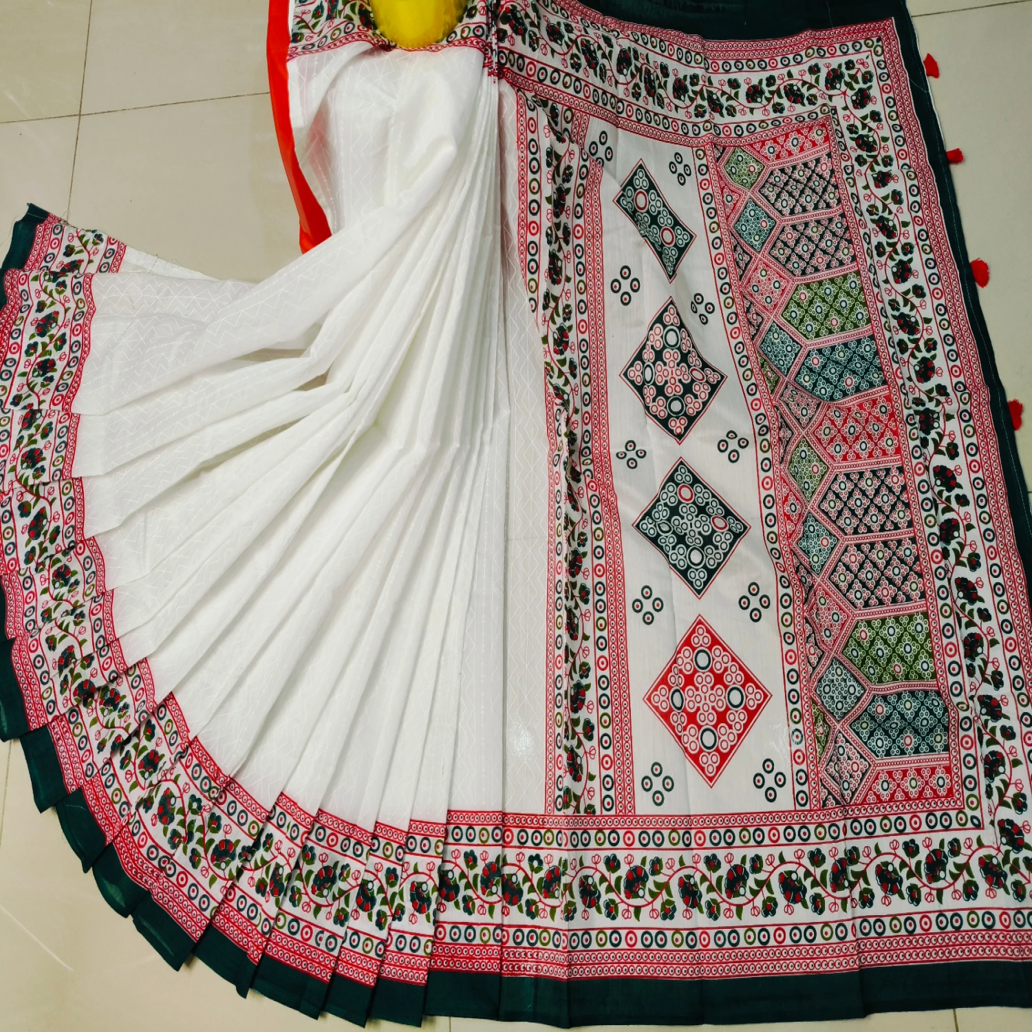 প্রিমিয়াম রেশম সিল্ক শাড়ি