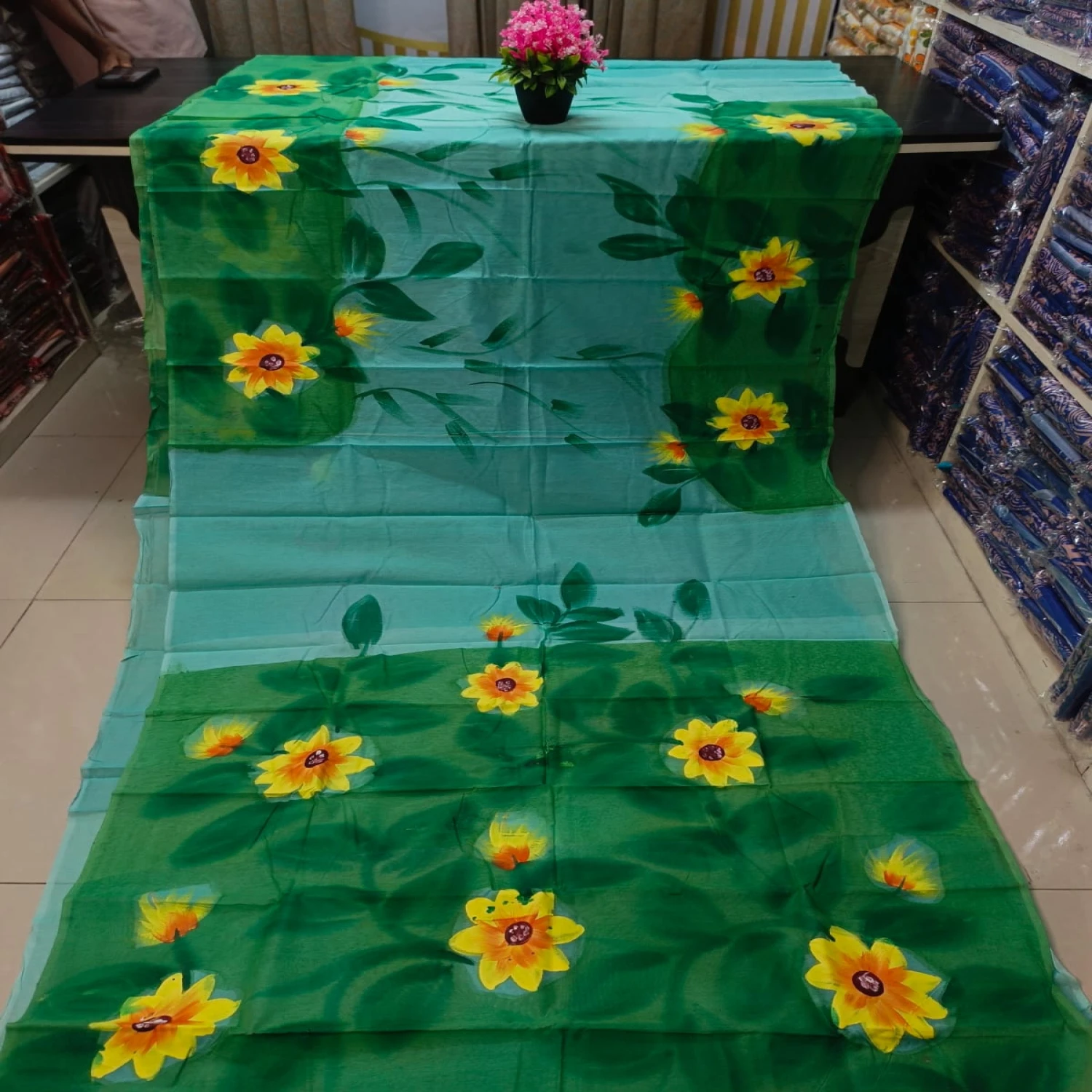 প্রিমিয়াম হাফসিল্ক শাড়ি