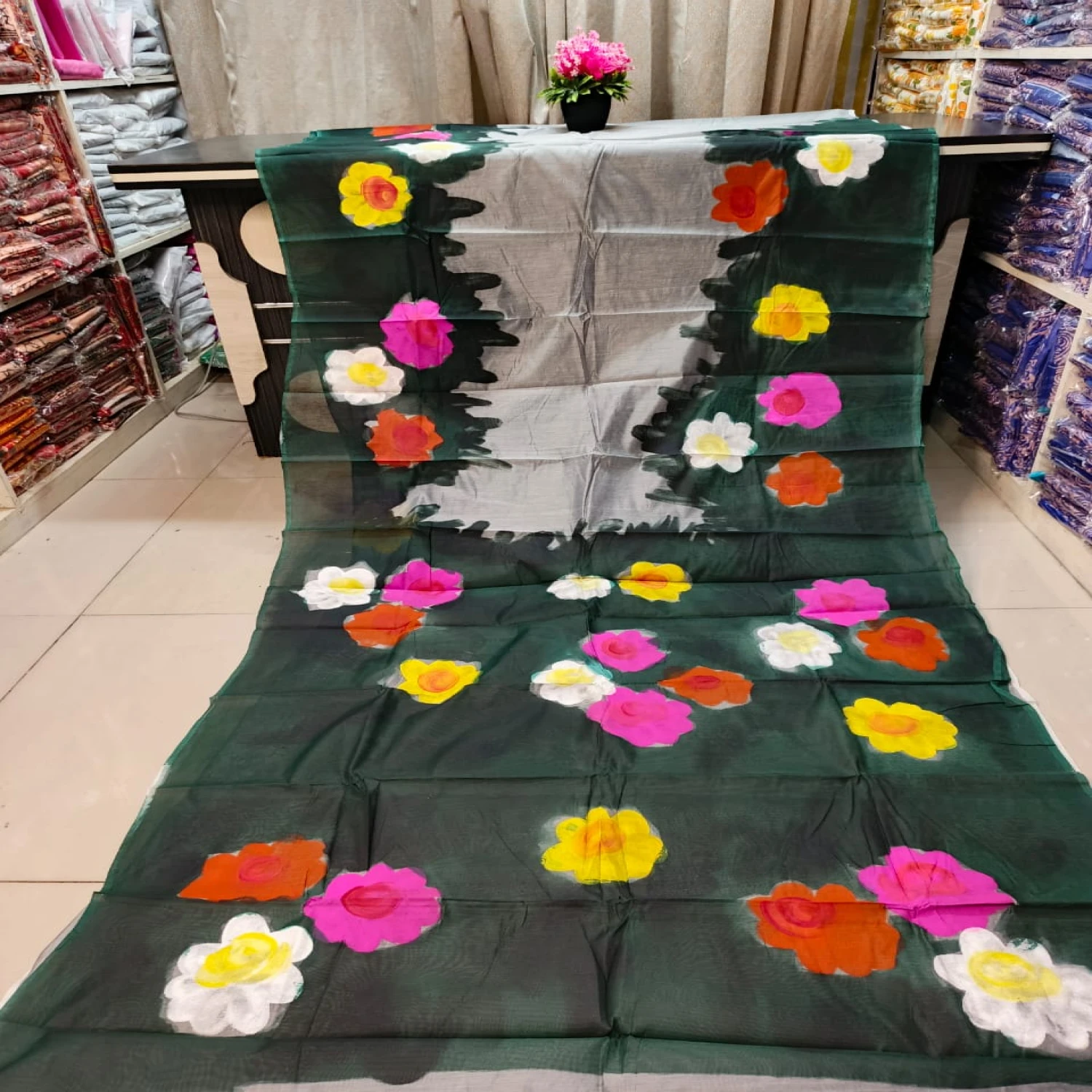 প্রিমিয়াম হাফসিল্ক শাড়ি