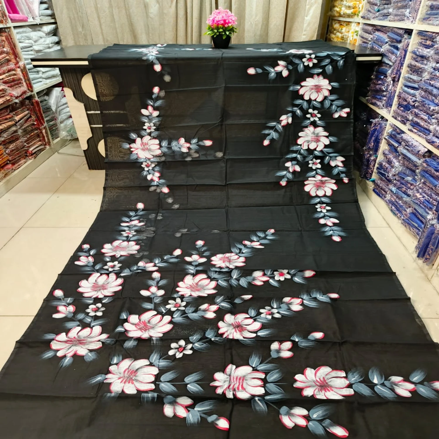 প্রিমিয়াম হাফসিল্ক শাড়ি