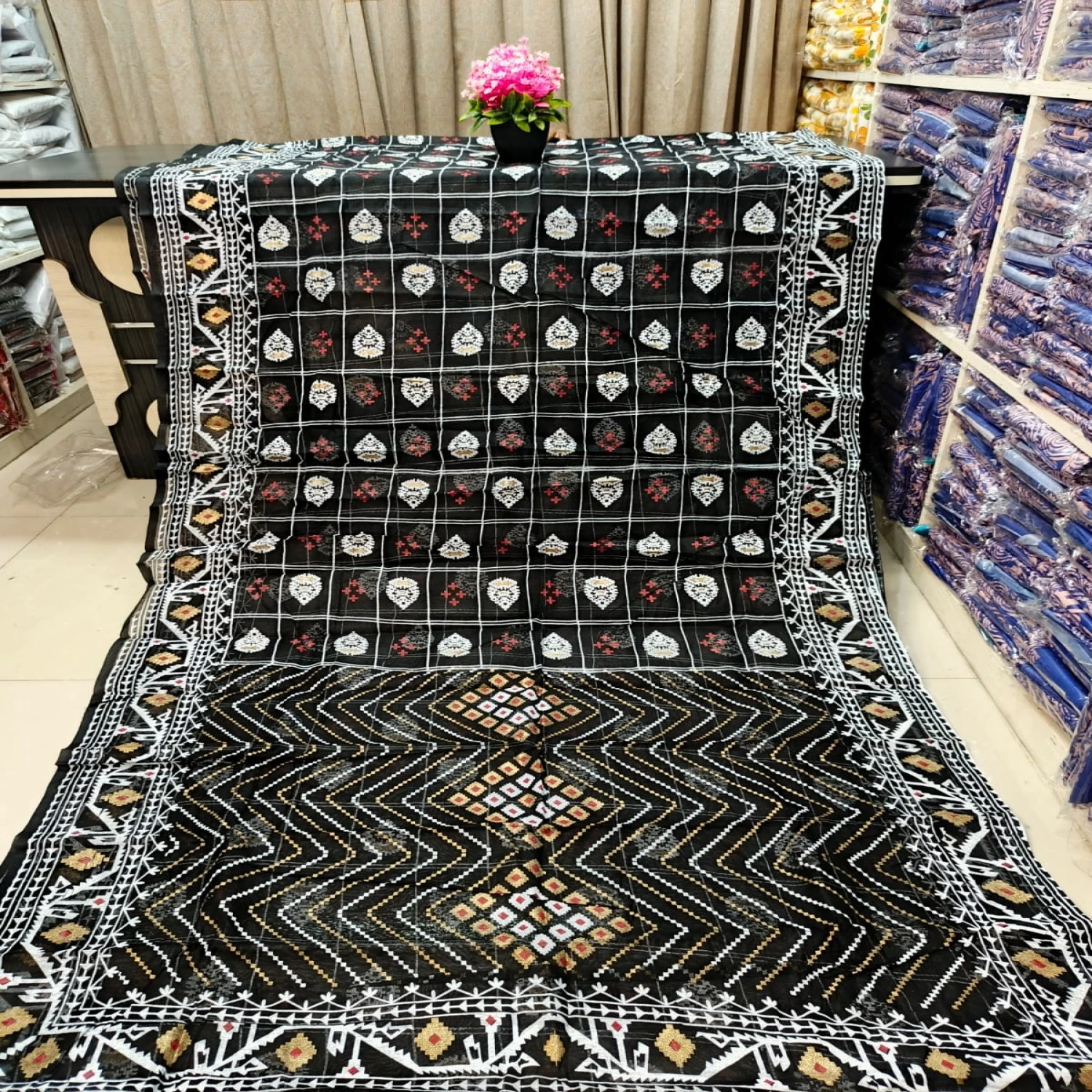 প্রিমিয়াম হাফ সিল্ক শাড়ি